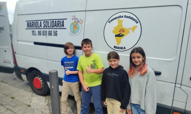 NUESTRO COLE MTRA. EMILIA ZUZA SE UNE A MARIOLA SOLIDARIA PARA RECOGER ROPA Y CALZADO!